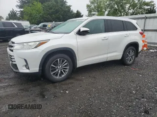 2018 Toyota Highlander SE z VIN 5TDJZRFH1JS801613, wystawiony jako Copart lot #58292045 z przebiegiem 61 426 mil mil oraz Tytuł czysty. Historia ofert i sprzedaży dostępna na DreamBid. Obrazek 1.