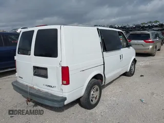 2004 Chevrolet Astro Cargo Van with VIN 1GCDM19X54B128451, listed as a IAAI auction lot 41231618 with 322,091 mi miles. Bid and sale history available at carsss.com. Image 4.