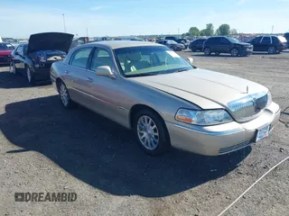 2007 Lincoln Town Car Signature z VIN 1LNHM81V67Y629446, wystawiony jako IAAI lot #42095754 z przebiegiem 106 302 mil mil oraz . Historia ofert i sprzedaży dostępna na DreamBid. Obrazek 1.