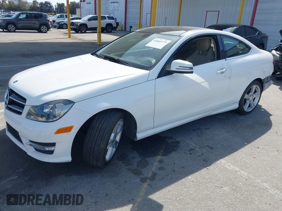 2015 Mercedes-Benz C 250 z VIN WDDGJ4HB5FG387742, wystawiony jako IAAI lot #41843773 z przebiegiem 77 548 mil mil oraz . Historia ofert i sprzedaży dostępna na DreamBid. Obrazek 17.
