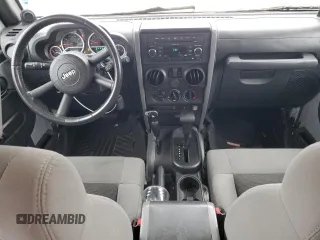 2008 Jeep Wrangler X z VIN 1J4FA24188L648342, wystawiony jako Copart lot #59883735 z przebiegiem 166 889 mil mil oraz Czysty tytuł • Clean title. Historia ofert i sprzedaży dostępna na DreamBid. Obrazek 8.