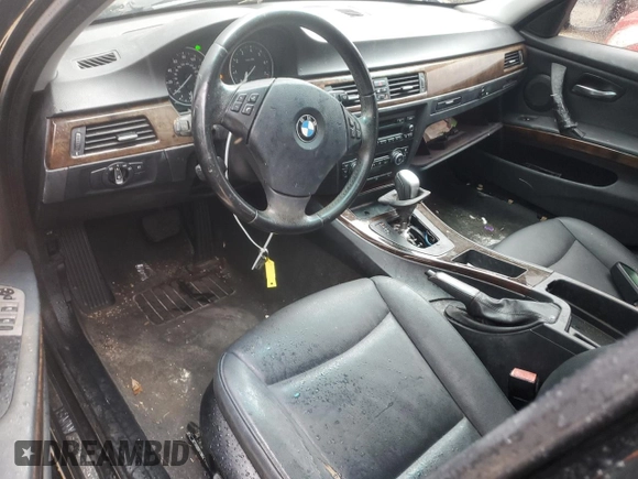 2009 BMW 3 Series 328i xDrive с VIN WBAPK73559A454418, выставлен на аукционе Copart как лот 56914195 с пробегом 105 874 миль миль и На запчасти • Non repairable. История ставок и продаж доступна на DreamBid. Изображение 8.