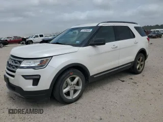 2018 Ford Explorer XLT z VIN 1FM5K7D88JGA31462, wystawiony jako Copart lot #51896655 z przebiegiem 96 259 mil mil oraz Szkody całkowita. Historia ofert i sprzedaży dostępna na DreamBid. Obrazek 1.