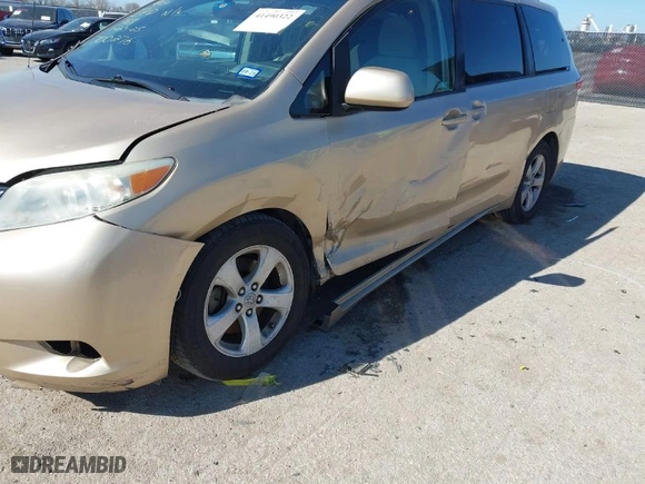 2011 Toyota Sienna LE AAS with VIN 5TDKK3DC4BS099964, listed as a IAAI auction lot 41490322 with 124,706 mi miles. Bid and sale history available at carsss.com. Image 6.