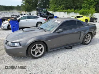 2003 Ford Mustang GT Deluxe z VIN 1FAFP42X13F392646, wystawiony jako Copart lot #57938995 z przebiegiem 117 732 mil mil oraz Szkoda całkowita • Salvage title. Historia ofert i sprzedaży dostępna na DreamBid. Obrazek 1.