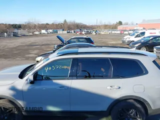 2024 Kia Telluride EX with VIN 5XYP3DGC7RG467467, listed as a IAAI auction lot 41057202 with 8,255 mi miles and . Bid and sale history available at carsss.com. Image 14.