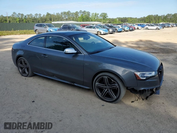 2013 Audi S5 Prestige z VIN WAUVGAFR9DA001304, wystawiony jako Copart lot #54165695 z przebiegiem 106 571 mil mil oraz Szkody całkowita. Historia ofert i sprzedaży dostępna na DreamBid. Obrazek 4.