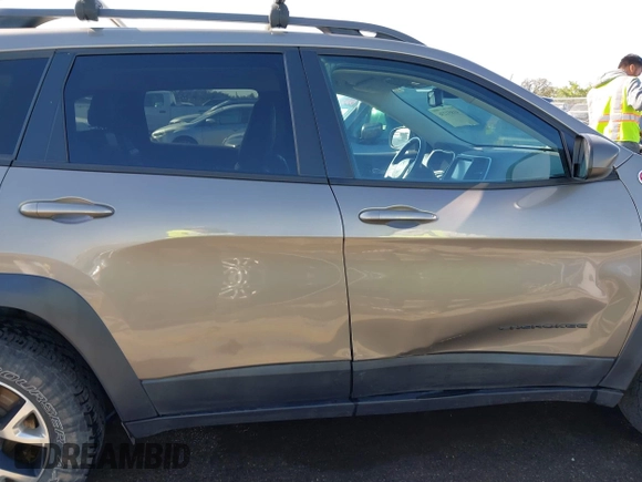 2017 Jeep Cherokee Trailhawk L Plus with VIN 1C4PJMBB6HW654172, listed as a IAAI auction lot 41851236 with 104,263 mi miles. Bid and sale history available at carsss.com. Image 13.