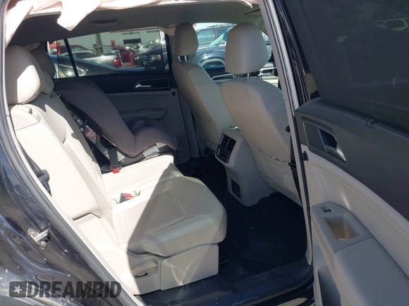 2018 Volkswagen Atlas SE with VIN 1V2DR2CA1JC546005, listed as a IAAI auction lot 41724133 with 116,633 mi miles and . Bid and sale history available at DreamBid. Image 8.