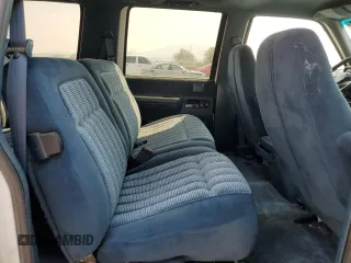 1994 Chevrolet Suburban z VIN 1GNGK26F1RJ444762, wystawiony jako Copart lot #86776674 z przebiegiem 354 375 mil mil oraz Szkoda całkowita • Salvage title. Historia ofert i sprzedaży dostępna na DreamBid. Obrazek 12.