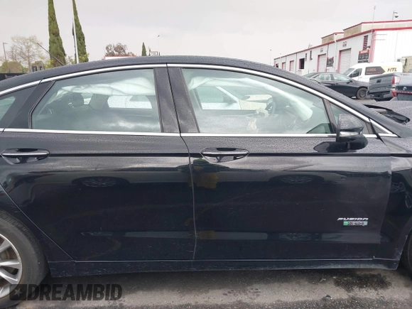 2018 Ford Fusion Energi SE with VIN 3FA6P0PU2JR277481, listed as a IAAI auction lot 41778140 with 51,933 mi miles. Bid and sale history available at carsss.com. Image 13.