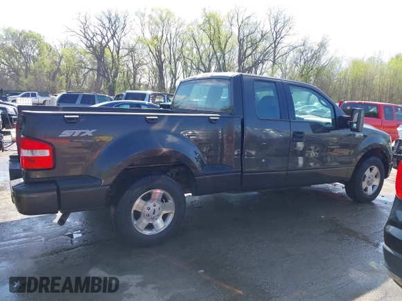 2006 Ford F-150 STX z VIN 1FTRX02W56KB40160, wystawiony jako IAAI lot #41992886 z przebiegiem 107 910 mil mil oraz . Historia ofert i sprzedaży dostępna na DreamBid. Obrazek 13.