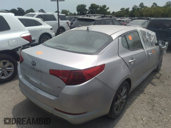 2013 Kia Optima LX z VIN 5XXGM4A73DG094160, wystawiony jako IAAI lot #41523337 z przebiegiem Nie podano mil oraz . Historia ofert i sprzedaży dostępna na DreamBid. Obrazek 4.