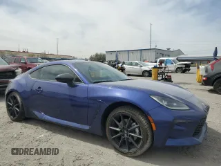 2024 Toyota 86 Premium z VIN JF1ZNBE16R8756183, wystawiony jako Copart lot #52332415 z przebiegiem 6310 mil mil oraz Szkody całkowita. Historia ofert i sprzedaży dostępna na DreamBid. Obrazek 4.