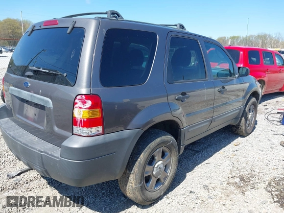 2005 Ford Escape XLS Value with VIN 1FMYU02Z95KC05634, listed as a IAAI auction lot 41888882 with 213,098 mi miles. Bid and sale history available at carsss.com. Image 4.