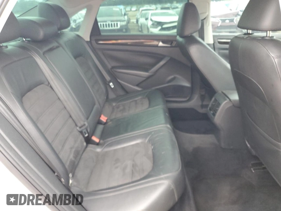 2014 Volkswagen Passat SEL Premium with VIN 1VWCN7A33EC109183, listed as a Copart auction lot 61369595 with 146,794 mi miles and Salvage title. Bid and sale history available at DreamBid. Image 10.