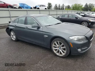 2012 BMW 5 Series 528i xDrive z VIN WBAXH5C56CDW06599, wystawiony jako Copart lot #55239355 z przebiegiem 129 520 mil mil oraz Szkoda całkowita • Salvage title. Historia ofert i sprzedaży dostępna na DreamBid. Obrazek 4.