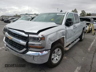 2018 Chevrolet Silverado 1500 LT with VIN 3GCUKREH0JG236515, listed as a Copart auction lot 49532862 with 118,539 mi miles and Salvage Title. Bid and sale history available at carsss.com. Image 2.