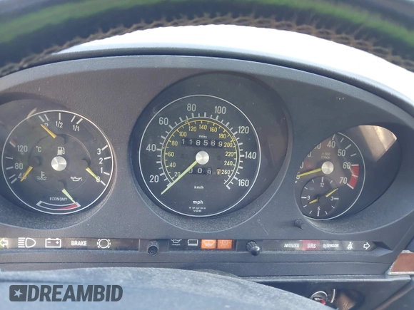 1986 Mercedes-Benz 560 SL z VIN WDBBA48D2GA055024, wystawiony jako IAAI lot #41888928 z przebiegiem 118 569 mil mil oraz . Historia ofert i sprzedaży dostępna na DreamBid. Obrazek 7.