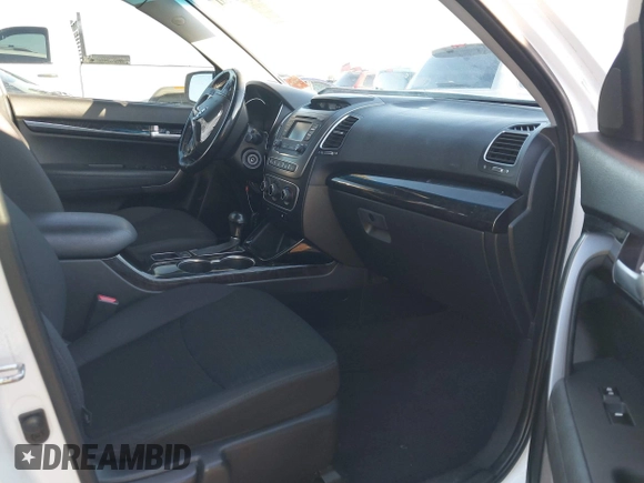 2014 Kia Sorento LX with VIN 5XYKT3A61EG484024, listed as a IAAI auction lot 41067521 with 190,819 mi miles. Bid and sale history available at carsss.com. Image 5.