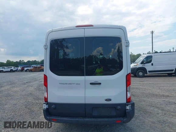 2015 Ford Transit XL z VIN 1FBZX2CM5FKB16521, wystawiony jako IAAI lot #42577803 z przebiegiem 63 027 mil mil oraz . Historia ofert i sprzedaży dostępna na DreamBid. Obrazek 16.
