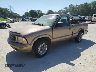 2002 GMC Sonoma SL with VIN 1GTCS145728187132, listed as a Copart auction lot 52917215 with 169,921 mi miles and Clean Title. Bid and sale history available at carsss.com. Image 1.