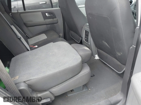 2006 Ford Expedition Special Service with VIN 1FMPU15526LA97931, listed as a IAAI auction lot 41296168 with 160,669 mi miles. Bid and sale history available at carsss.com. Image 8.