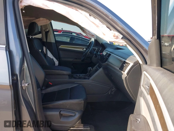 2022 Volkswagen Atlas 3.6L V6 SE w/Technology with VIN 1V2KR2CA5NC507639, listed as a IAAI auction lot 41704779 with 101,267 mi miles. Bid and sale history available at carsss.com. Image 5.
