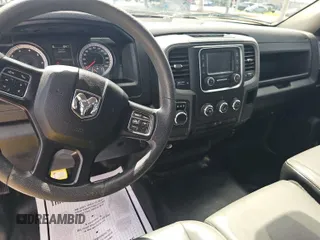 2023 Ram 1500 Tradesman z VIN 3C6JR6DG6PG541121, wystawiony jako IAAI lot #42516901 z przebiegiem 55 607 mil mil oraz . Historia ofert i sprzedaży dostępna na DreamBid. Obrazek 28.