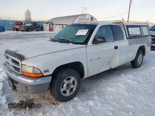 1997 Dodge Dakota with VIN 1B7GL23X8VS140609, listed as a IAAI auction lot 41260128 with 179,609 mi miles. Bid and sale history available at carsss.com. Image 2.