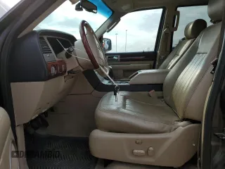 2006 Lincoln Navigator Luxury with VIN 5LMFU28546LJ10821, listed as a Copart auction lot 66204984 with 215,134 mi miles and Clean Title. Bid and sale history available at carsss.com. Image 7.