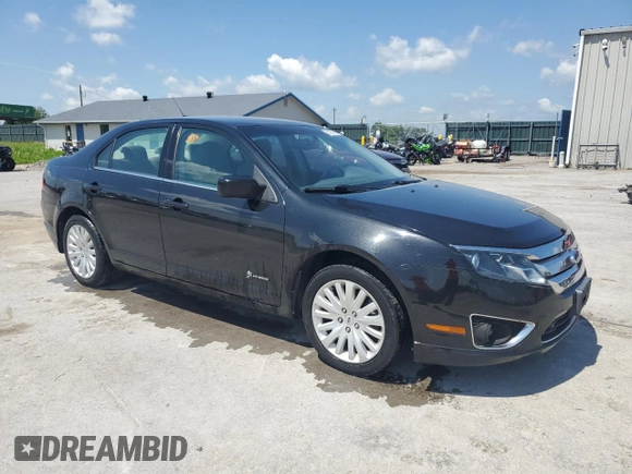 2010 Ford Fusion Hybrid z VIN 3FADP0L36AR176691, wystawiony jako Copart lot #61957685 z przebiegiem 105 452 mil mil oraz Czysty tytuł • Clean title. Historia ofert i sprzedaży dostępna na DreamBid. Obrazek 4.