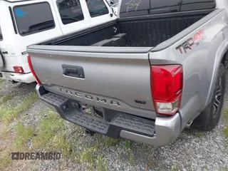 2017 Toyota Tacoma SR5 with VIN 3TMCZ5AN5HM074727, listed as a IAAI auction lot 41976419 with 102,600 mi miles. Bid and sale history available at carsss.com. Image 17.