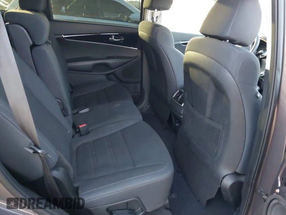 2019 Kia Sorento LX with VIN 5XYPG4A37KG552232, listed as a IAAI auction lot 41627379 with 58,514 mi miles. Bid and sale history available at carsss.com. Image 8.