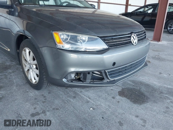 2013 Volkswagen Jetta SE z VIN 3VWDX7AJ3DM254962, wystawiony jako IAAI lot #41753707 z przebiegiem 125 225 mil mil oraz . Historia ofert i sprzedaży dostępna na DreamBid. Obrazek 12.