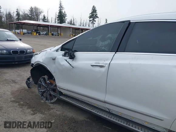 2019 Cadillac XT5 Luxury AWD z VIN 1GYKNDRS2KZ301027, wystawiony jako IAAI lot #41750374 z przebiegiem 44 328 mil mil oraz . Historia ofert i sprzedaży dostępna na DreamBid. Obrazek 20.