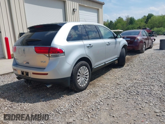 2011 Lincoln MKX with VIN 2LMDJ6JK6BBJ24034, listed as a IAAI auction lot 42006915 with 141,755 mi miles. Bid and sale history available at carsss.com. Image 4.