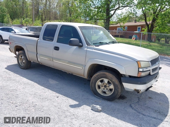 2005 Chevrolet Silverado 1500 Z71 with VIN 1GCEK19Z15Z192815, listed as a IAAI auction lot 42071205 with 352,883 mi miles. Bid and sale history available at carsss.com. Image 1.