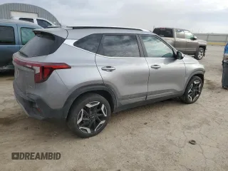 2024 Kia Seltos SX z VIN KNDETCA70R7489997, wystawiony jako Copart lot #49545375 z przebiegiem 25 457 mil mil oraz Szkoda całkowita • Salvage title. Historia ofert i sprzedaży dostępna na DreamBid. Obrazek 3.