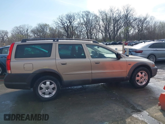 2004 Volvo V70 XC70 with VIN YV1SZ59H441165645, listed as a IAAI auction lot 41889089 with 262,914 mi miles. Bid and sale history available at carsss.com. Image 13.