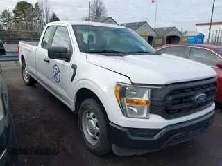2021 Ford F-150 XL z VIN 1FTEX1C55MKE62420, wystawiony jako IAAI lot #41117306 z przebiegiem 56 807 mil mil oraz . Historia ofert i sprzedaży dostępna na DreamBid. Obrazek 1.