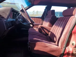 1993 Oldsmobile Cutlass z VIN 1G3AJ85N8P6362475, wystawiony jako Copart lot #45789795 z przebiegiem 103 756 mil mil oraz Tytuł czysty. Historia ofert i sprzedaży dostępna na DreamBid. Obrazek 7.