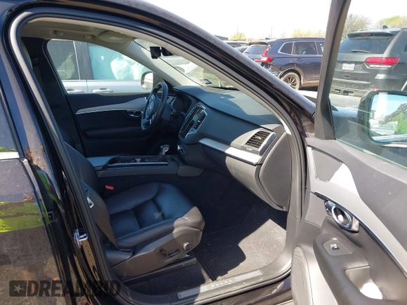 2021 Volvo XC90 Momentum with VIN YV4102PKXM1741082, listed as a IAAI auction lot 41803261 with 42,986 mi miles. Bid and sale history available at carsss.com. Image 5.