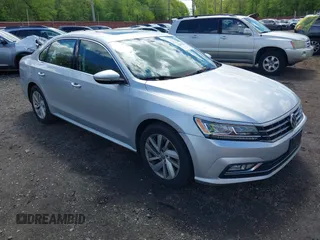 2018 Volkswagen Passat SE z VIN 1VWBA7A38JC004818, wystawiony jako IAAI lot #42205205 z przebiegiem 105 559 mil mil oraz . Historia ofert i sprzedaży dostępna na DreamBid. Obrazek 1.