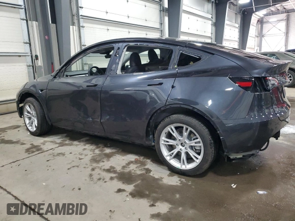 2024 Tesla Model Y Long Range with VIN 7SAYGDEE6RA253946, listed as a Copart auction lot 46699445 with 6,008 mi miles and Salvage Title. Bid and sale history available at DreamBid. Image 2.