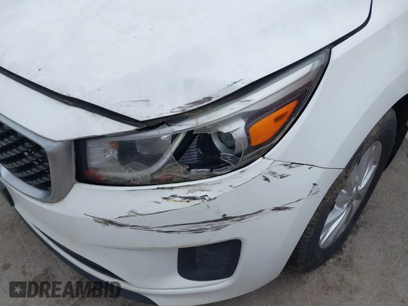2015 Kia Sedona L with VIN KNDMA5C12F6031286, listed as a IAAI auction lot 42002214 with 185,814 mi miles. Bid and sale history available at carsss.com. Image 13.