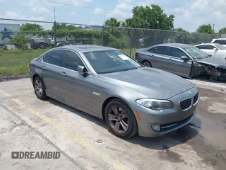 2013 BMW 5 Series 528i z VIN WBAXG5C5XDD231711, wystawiony jako IAAI lot #42296806 z przebiegiem 120 227 mil mil oraz . Historia ofert i sprzedaży dostępna na DreamBid. Obrazek 1.