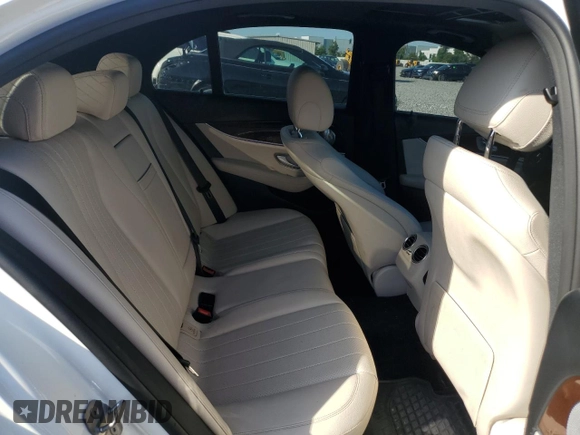 2017 Mercedes-Benz E 300 Luxury z VIN WDDZF4KB2HA054441, wystawiony jako Copart lot #56946975 z przebiegiem 154 968 mil mil oraz Nie do naprawy • Non repairable. Historia ofert i sprzedaży dostępna na DreamBid. Obrazek 10.