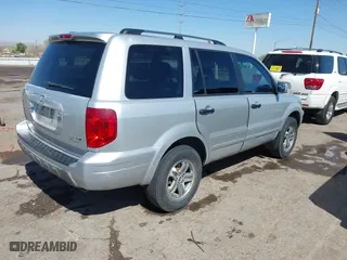 2004 Honda Pilot EX with VIN 2HKYF18674H581196, listed as a IAAI auction lot 42043003 with 220,102 mi miles. Bid and sale history available at carsss.com. Image 4.
