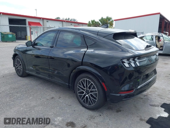 2024 Ford Mustang Mach-E Premium z VIN 3FMTK3R72RMA42779, wystawiony jako IAAI lot #42099121 z przebiegiem 1 791 mil mil oraz . Historia ofert i sprzedaży dostępna na DreamBid. Obrazek 3.
